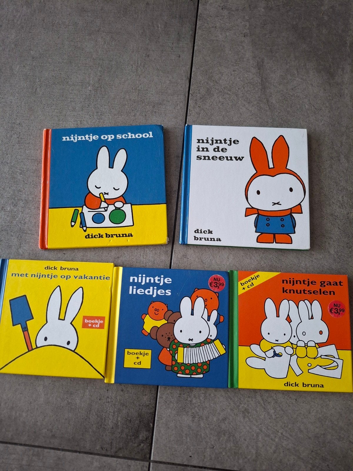Nijntje Boekjes met CD liedjes, Boeken, Gelezen, Fictie algemeen, Jongen of Meisje, Ophalen of Verzenden