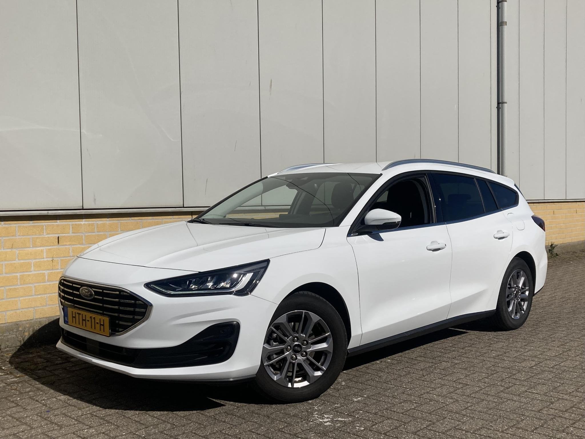 Ford Focus 1.0 EcoBoost Hybrid 125 pkTitanium Wagon Groot sc, Gebruikt, Wit, Origineel Nederlands, Handgeschakeld