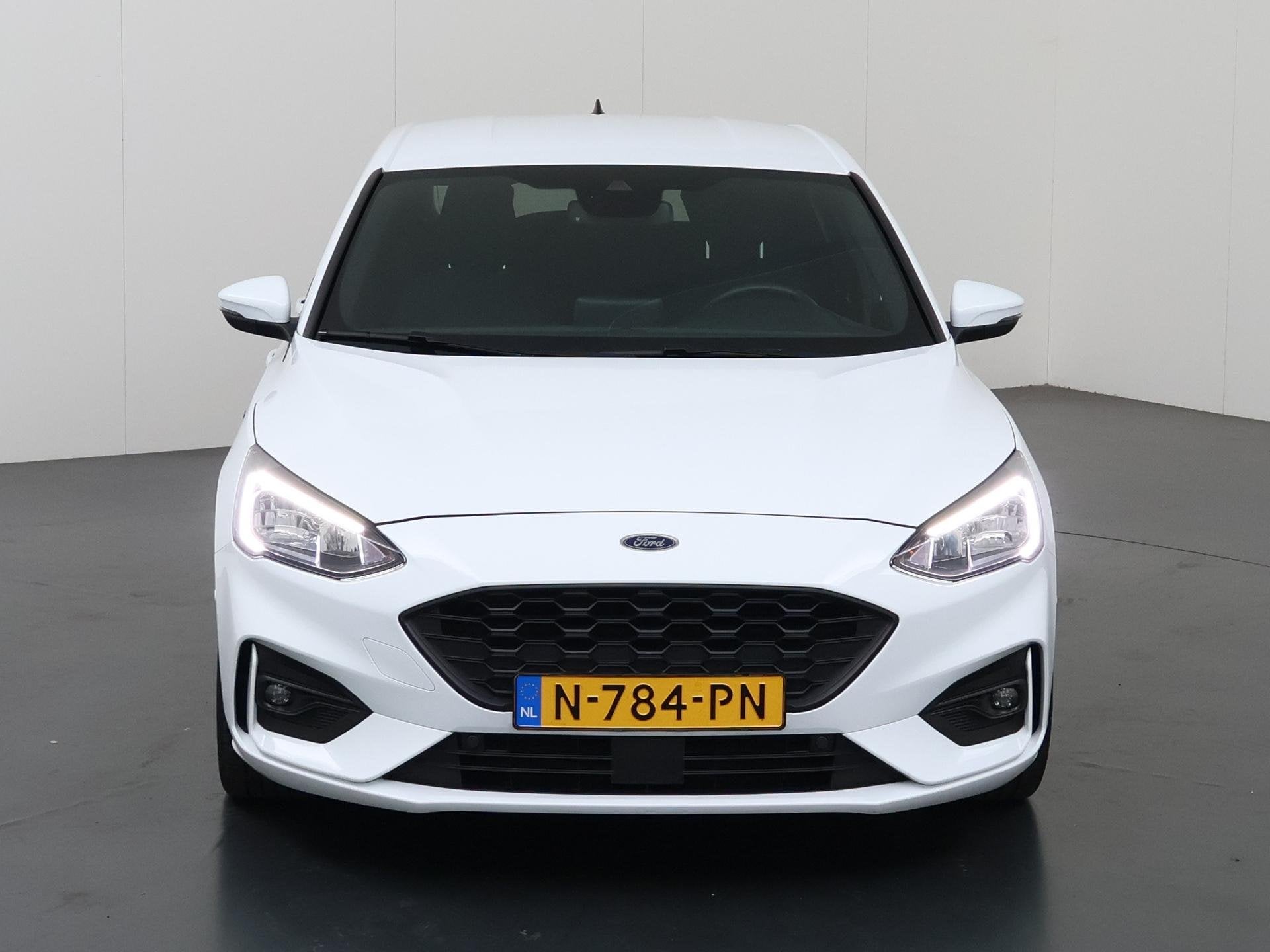 Ford Focus 1.0 EcoBoost Hybrid ST Line X Business | Winterpa, Auto's, Gebruikt, 1277 kg, Lichtsensor, Wit