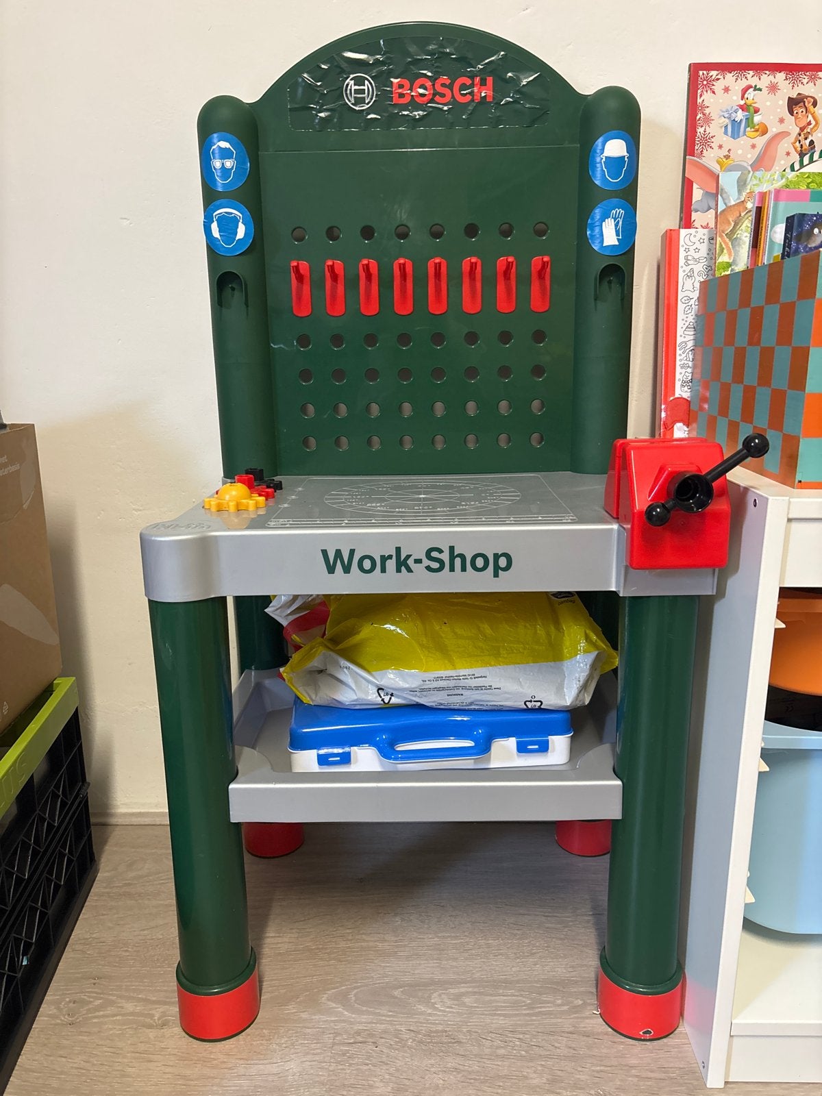 BOSCH werkbank met onderdelen, Kinderen en Baby's, Ophalen, Gebruikt, Knutselen
