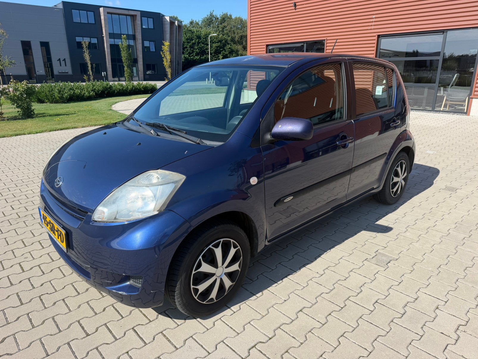 Daihatsu Sirion2 51kw AIRCO / ZUINIG/ TREKHAAK, Voorwielaandrijving, Euro 5, Stof, 31 €/maand