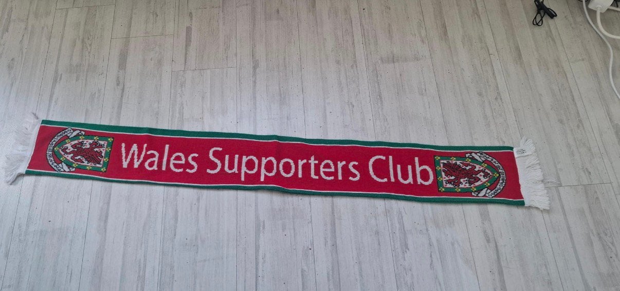 Wales sjaal, Ophalen of Verzenden, Zo goed als nieuw, Buitenlandse clubs, Vaantje of Sjaal