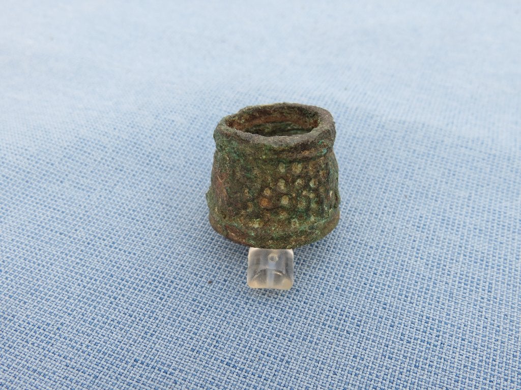 Middeleeuwen - naairing – 12e - 13e eeuw - bodemvondst, Ophalen of Verzenden, Brons