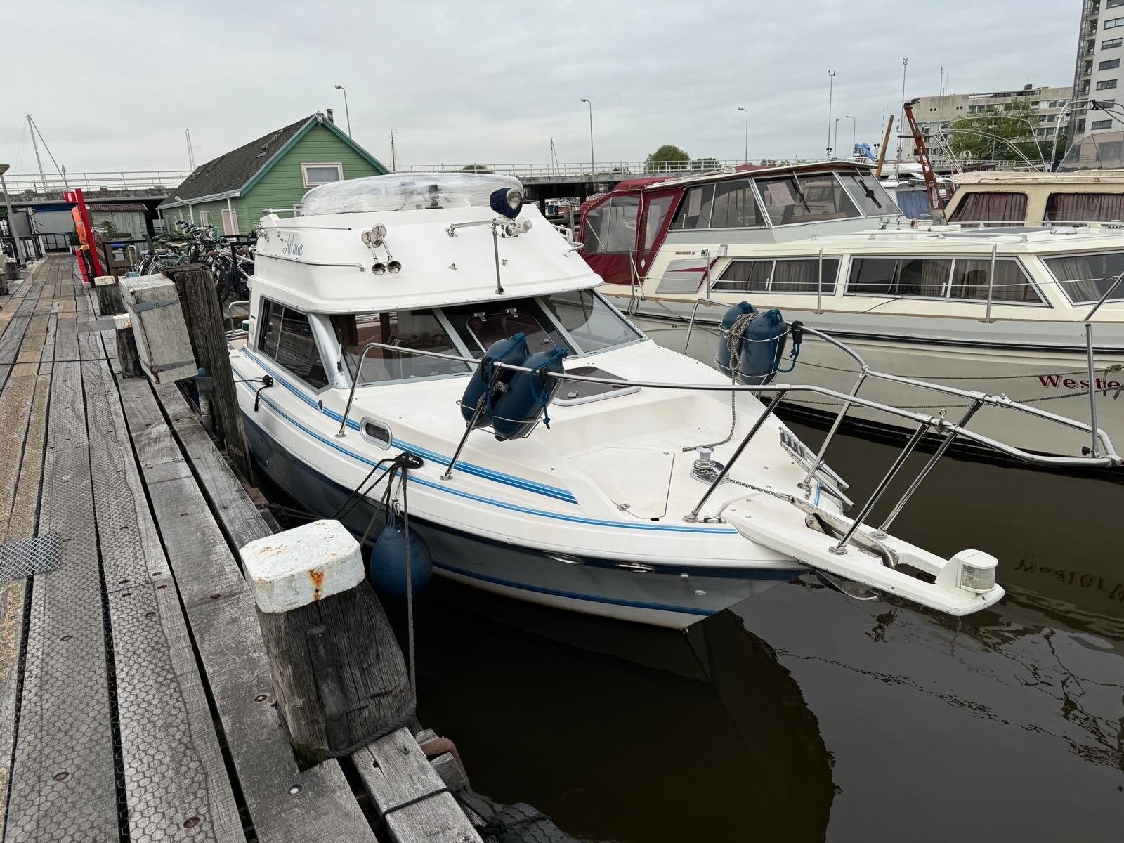 Bayliner Ciera 2556 flybrid - V8 6.2 Diesel GM, Gebruikt, Diesel, Bayliner, 60 cm