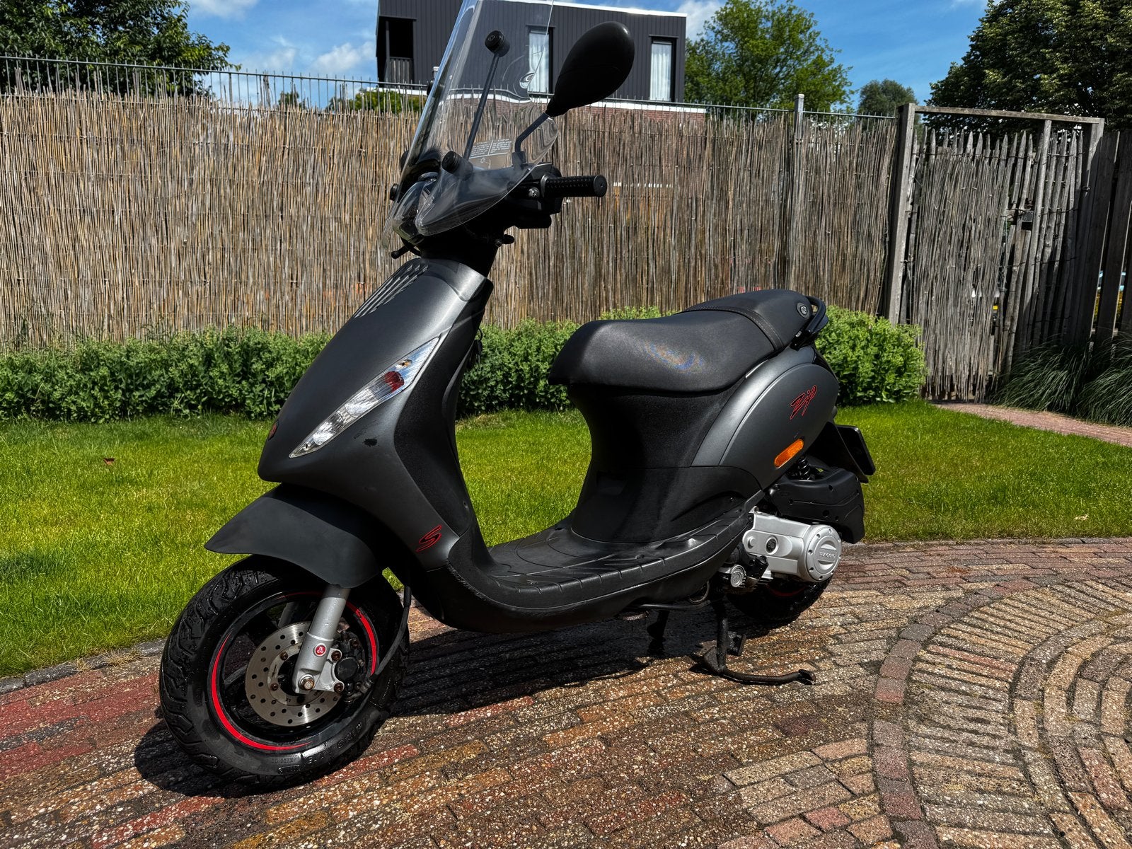 Piaggio Zip Scooter 4-takt injectie - Mat Grijs, Ophalen, Piaggio, Gebruikt, Benzine