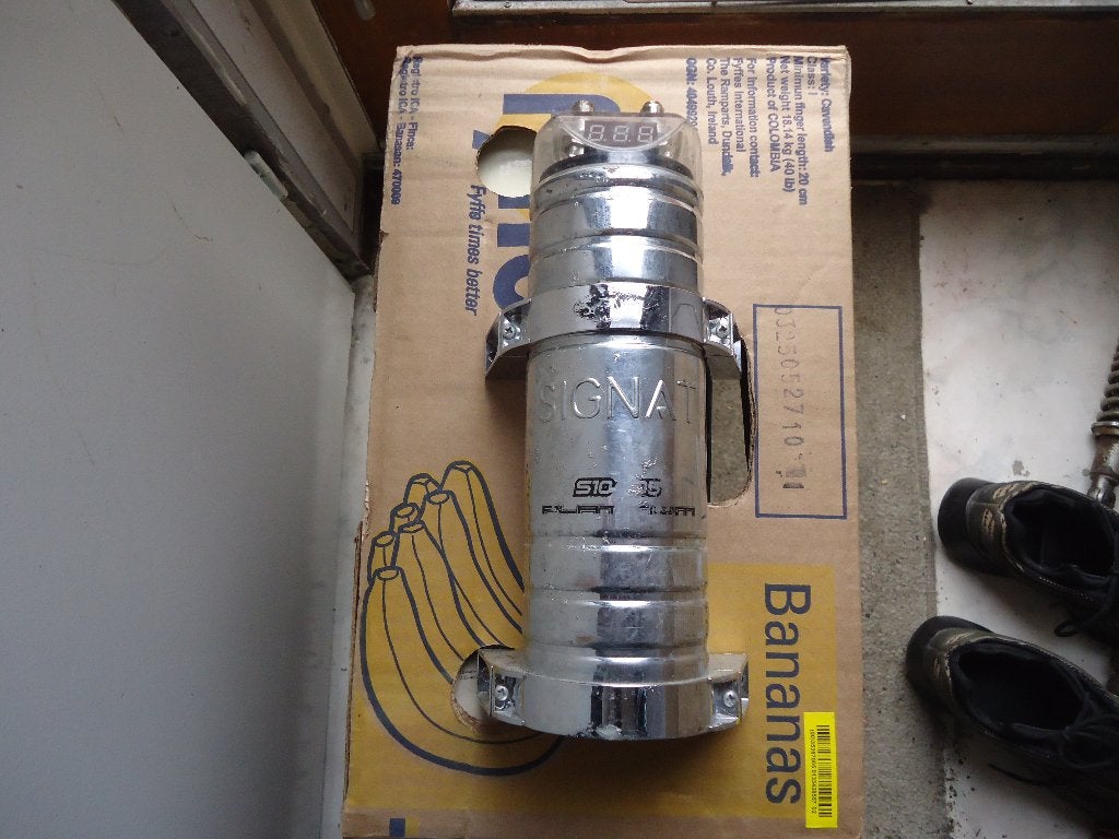 TE KOOP SIGNAT CONDENSATTOR 1 FARAD, Auto diversen, Autospeakers, Ophalen, Zo goed als nieuw