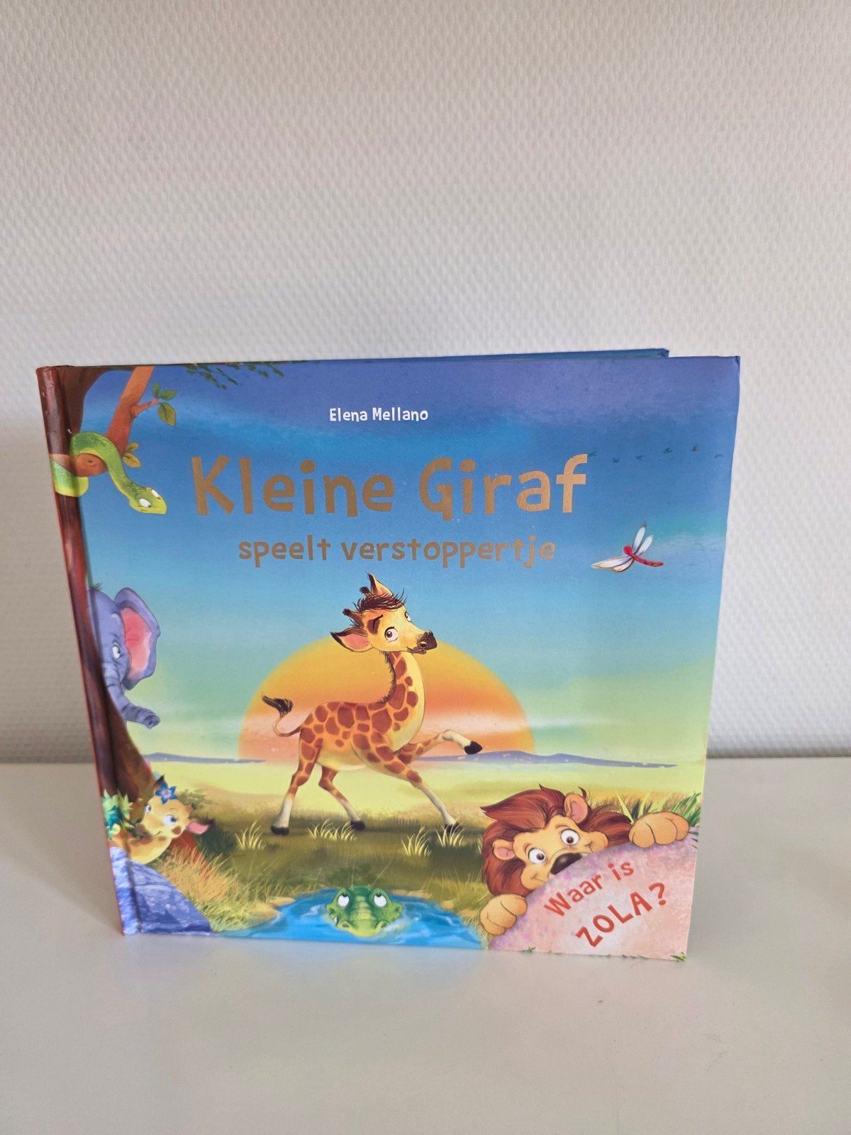 Kinderboek: Kleine Giraf speelt verstoppertje, Elena Mellano, Ophalen of Verzenden, Uitklap-, Voel- of Ontdekboek, 0 tot 6 maanden