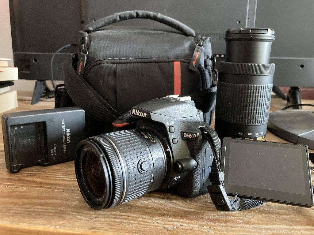 Nikon D5600 + 2 lenzen, Ophalen, Zo goed als nieuw, Nikon, Telelens