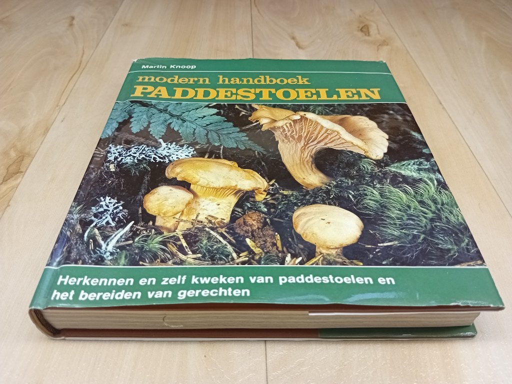 Modern Handboek Paddestoelen - Martin Knoop., Gelezen, Ophalen of Verzenden, Natuur algemeen, Martin Knoop