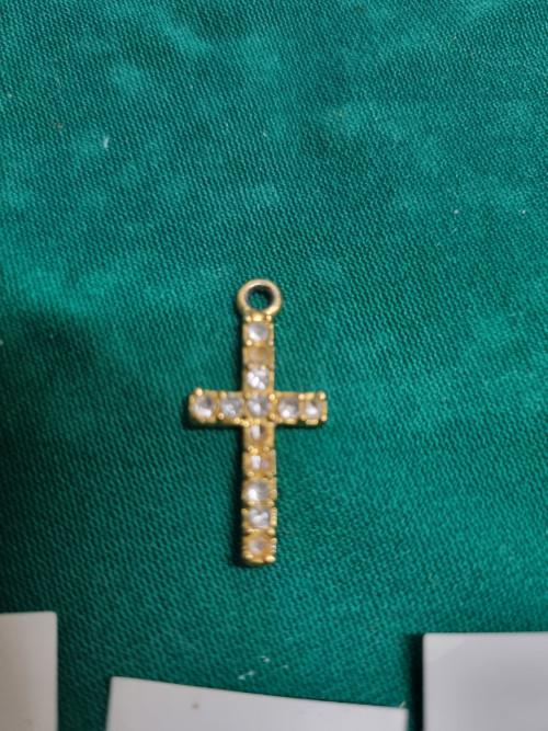 Kruisje kettinghanger verguld met steentjes no604, Ophalen of Verzenden, 'T Olde Gre-j, Info@toldegrej.nl, Endepoelstraat 20f Didam