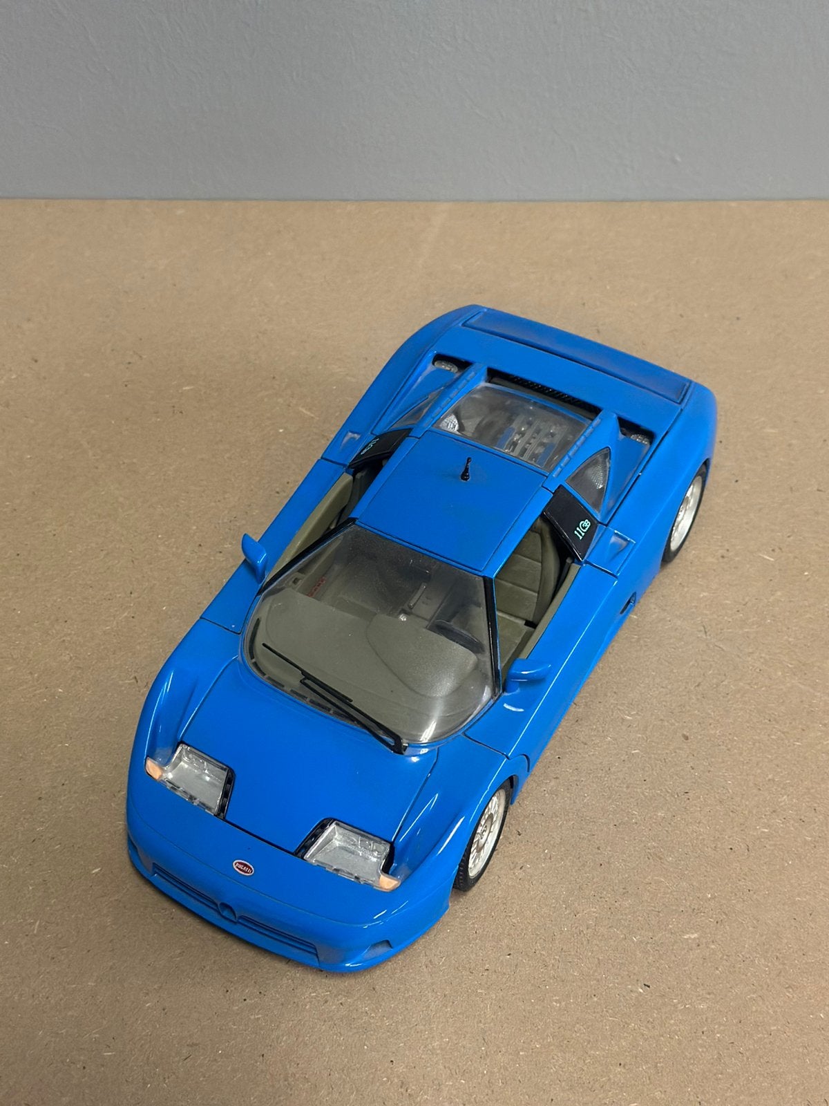 Bugatti 11gb modelauto 1:18 bburago, Ophalen of Verzenden, Zo goed als nieuw, Auto, Bburago