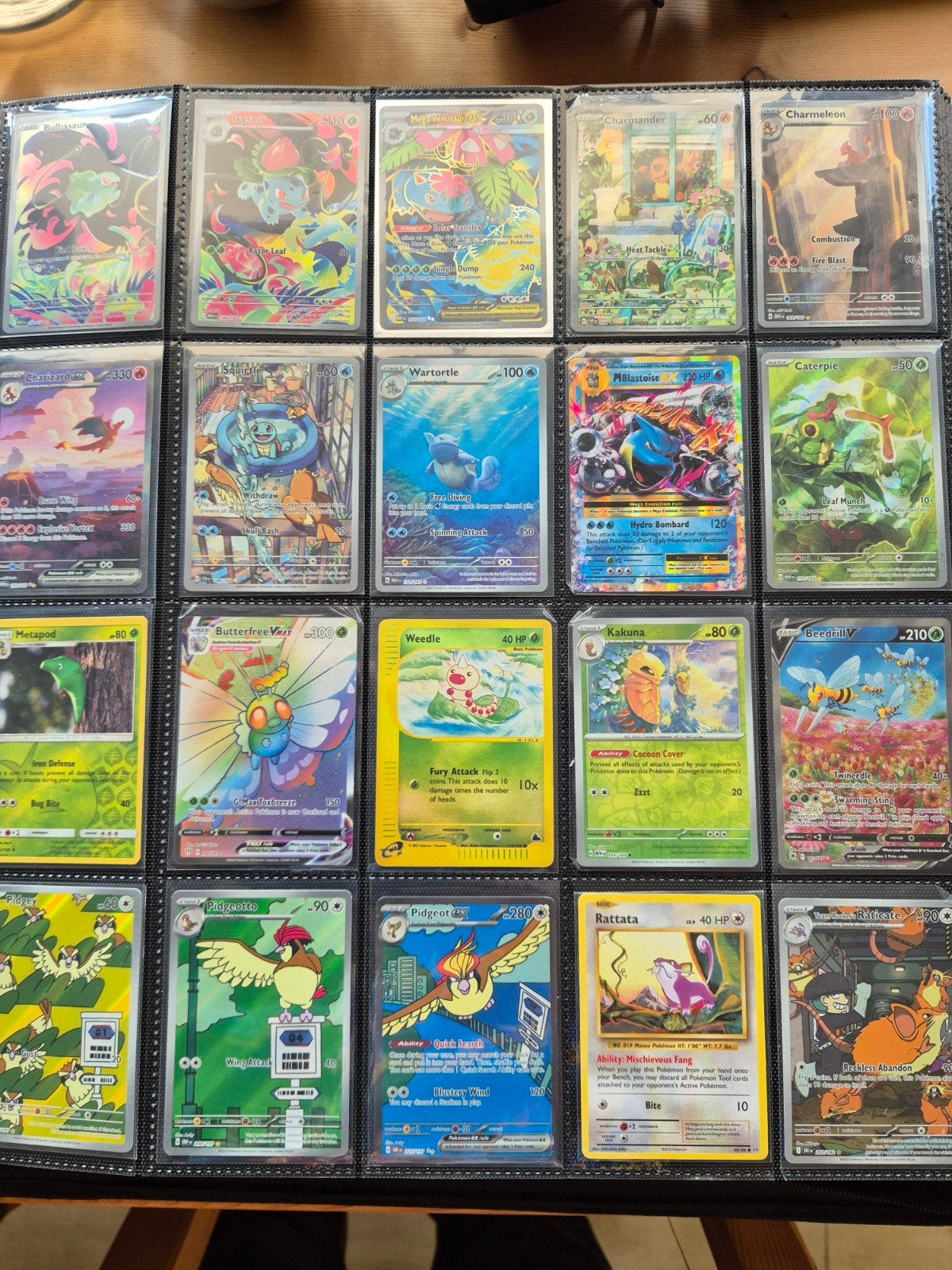 complete nationale pokedex, Hobby en Vrije tijd, Verzamelkaartspellen | Pokémon, Ophalen, Zo goed als nieuw, Meerdere kaarten