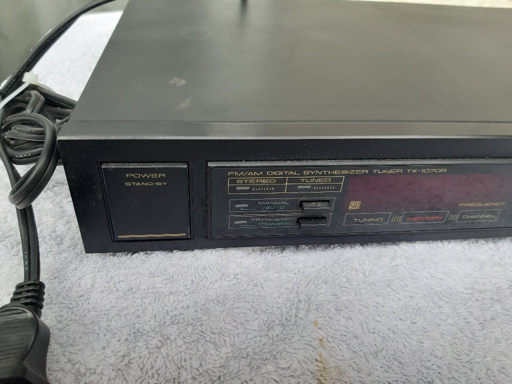 Foto 7 van Pioneer stereo Tuner F-551L. of Tuner TX-1070 R, 2 soorten