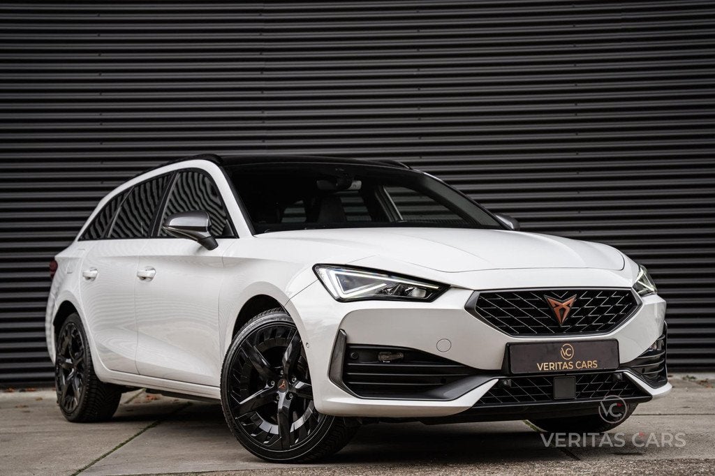 Cupra Leon ST 1.4 e-Hybrid 245PK|BTW|Camera|Carplay|Drive Pr, Auto's, Cupra, Gebruikt, 4 cilinders, Leon, Leder en Stof