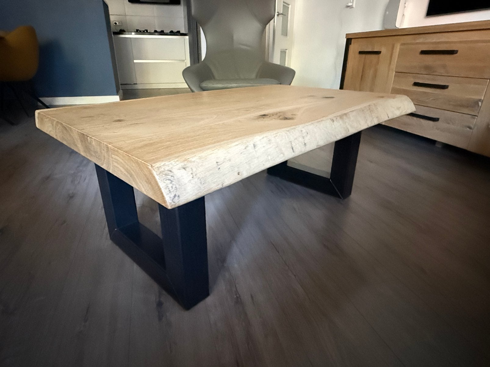Massief eiken salontafel boomstammodel, Ophalen, 100 tot 150 cm, 50 tot 100 cm, Zo goed als nieuw