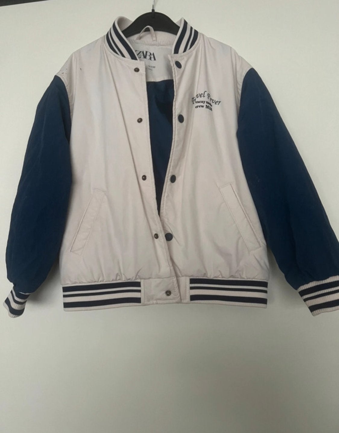 Zara Baseball Bomberjack - Wit/Blauw - Maat 130 (8-9 jaar), Ophalen of Verzenden, Gebruikt, Jongen, Jas
