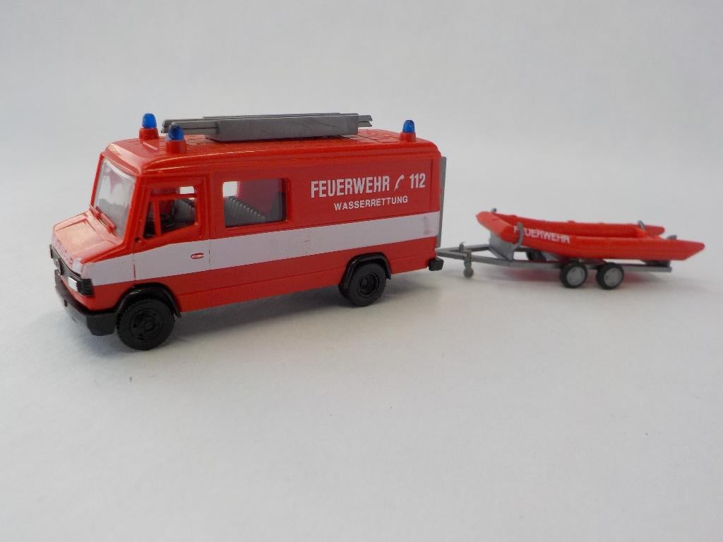 Praliné 4321 MB 507 D met boot aanhanger Brandweer, Hobby en Vrije tijd, Modelauto's | 1:87, Zo goed als nieuw, Overige typen