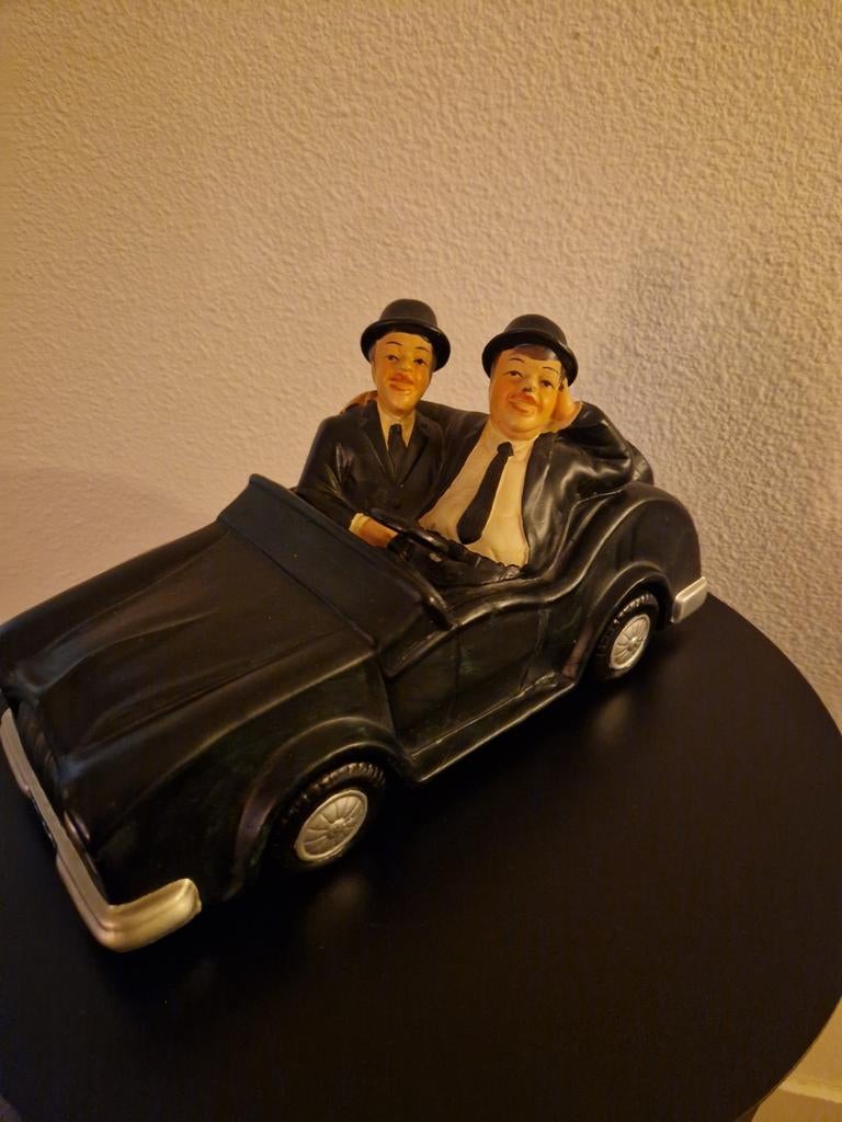 Laurel en Hardy in de auto beeldje, Ophalen of Verzenden