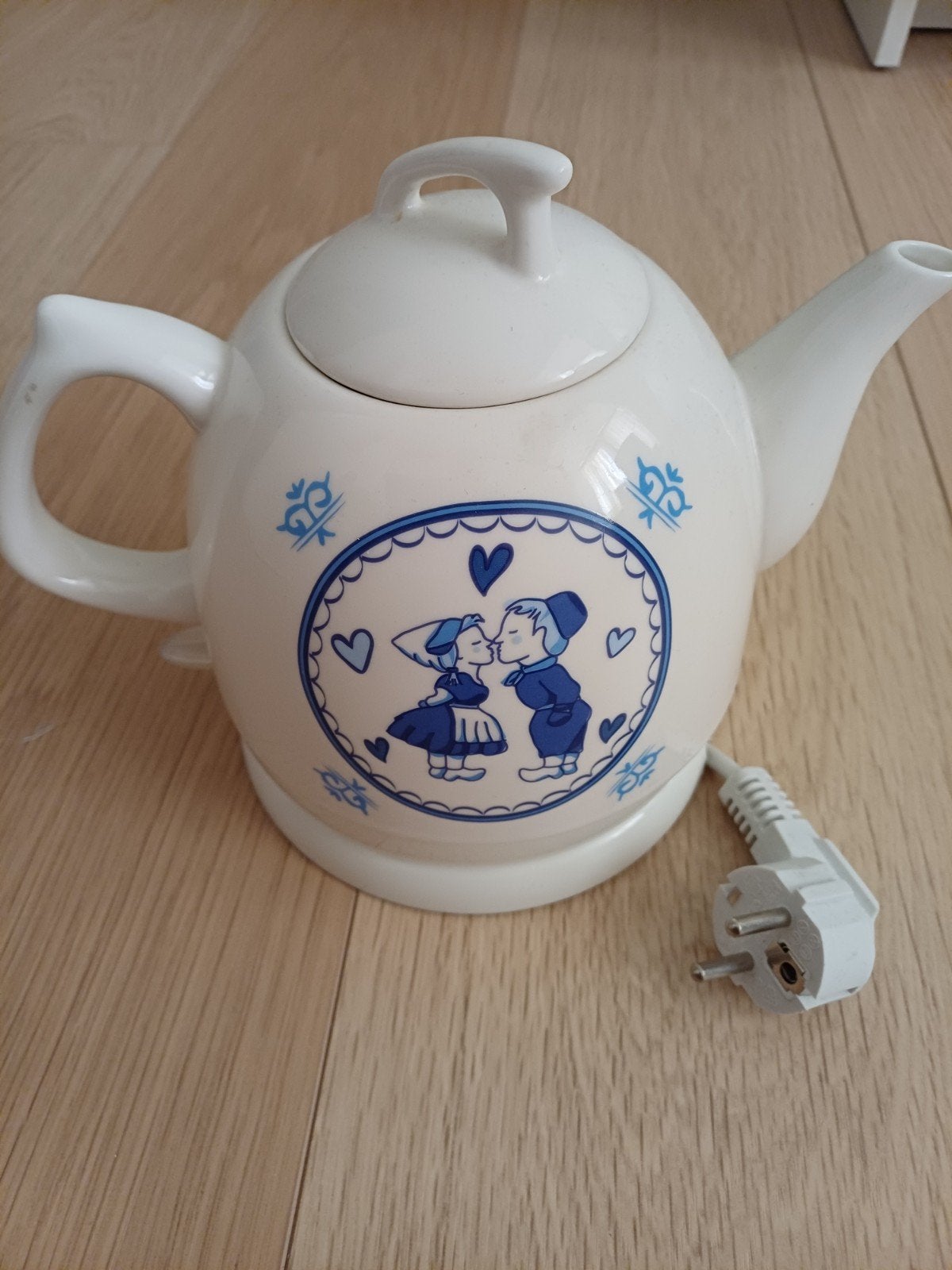 Elektrische theepot met Delfts blauw decoratie, 1 tot 2 liter, Ophalen of Verzenden, Zo goed als nieuw, Draadloos