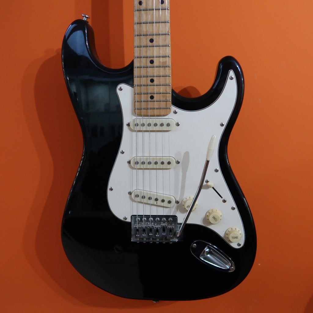 Behringer Elektrische Gitaar | In Redelijke staat, Behringer, Zo goed als nieuw, Support@behringer.com, Behringer (Music Tribe)
MusikhausstraÃŸe 1
94060 Pocking
Germany