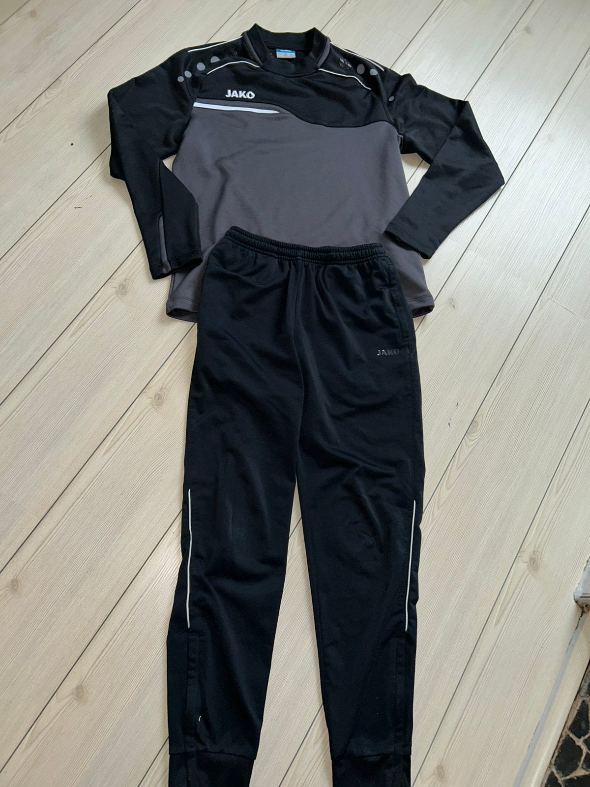 170 176 trainingspak jako training set hummel zwart, Ophalen of Verzenden, Zo goed als nieuw, Jongen, Sport- of Zwemkleding