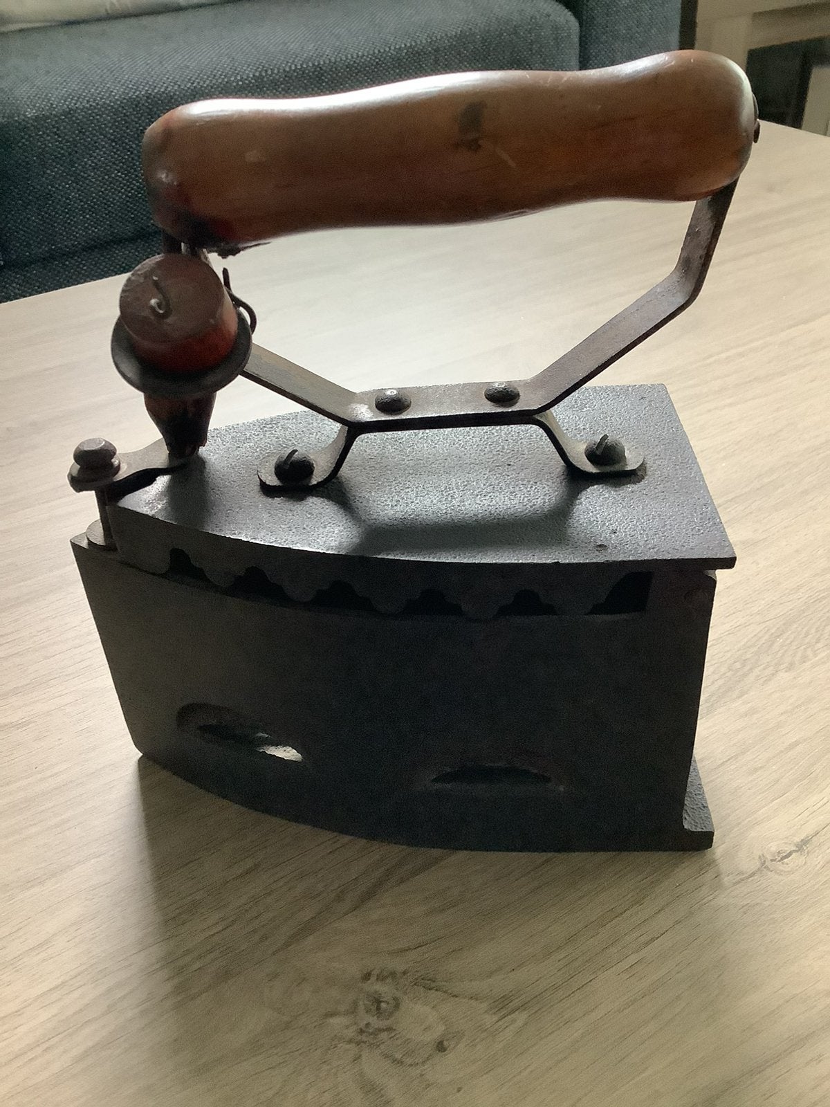 Gietijzeren strijkbout, Antiek en Kunst, Antiek | Gereedschap en Instrumenten, Ophalen of Verzenden