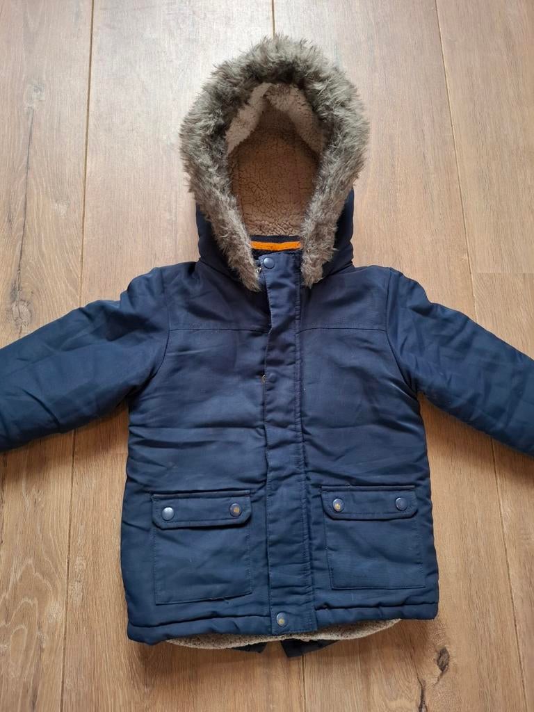 Warme winterjas met teddy voering en bontkraag maat 92, Gebruikt, Jongen of Meisje, Ophalen of Verzenden, Primark