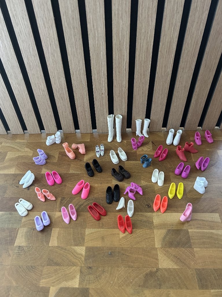 34 paar barbie schoenen, Ophalen of Verzenden, Gebruikt, Accessoires