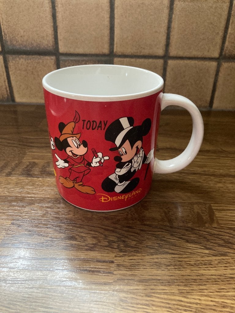 Leuke Mickey Mouse doorheen de jaren mok - Disneyland parijs, Ophalen of Verzenden, Mickey Mouse, Zo goed als nieuw, Servies
