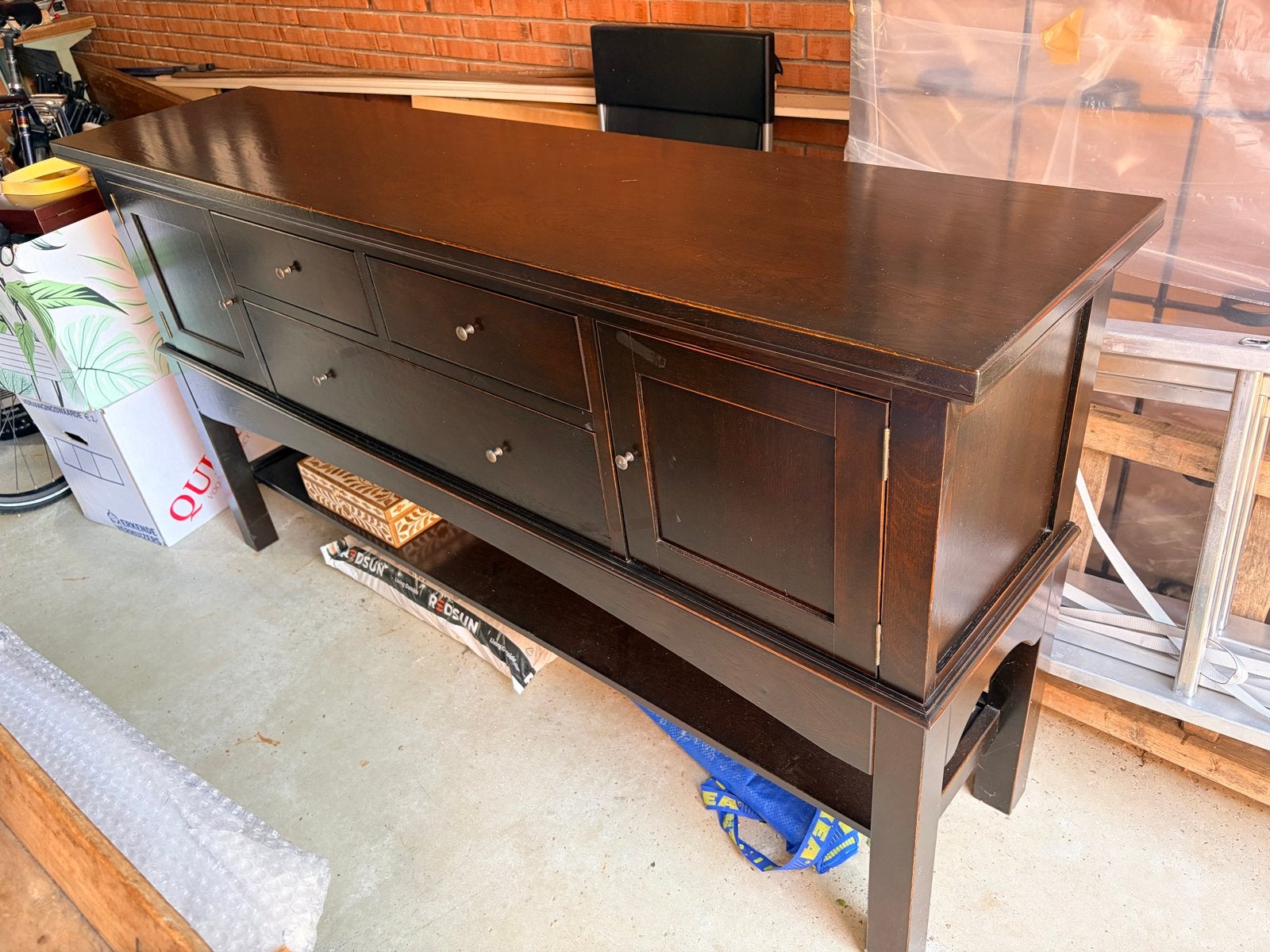 Donkerbruin dressoir met lades en deuren van teakhout, Ophalen, Gebruikt, 150 tot 200 cm, Met lade(s)