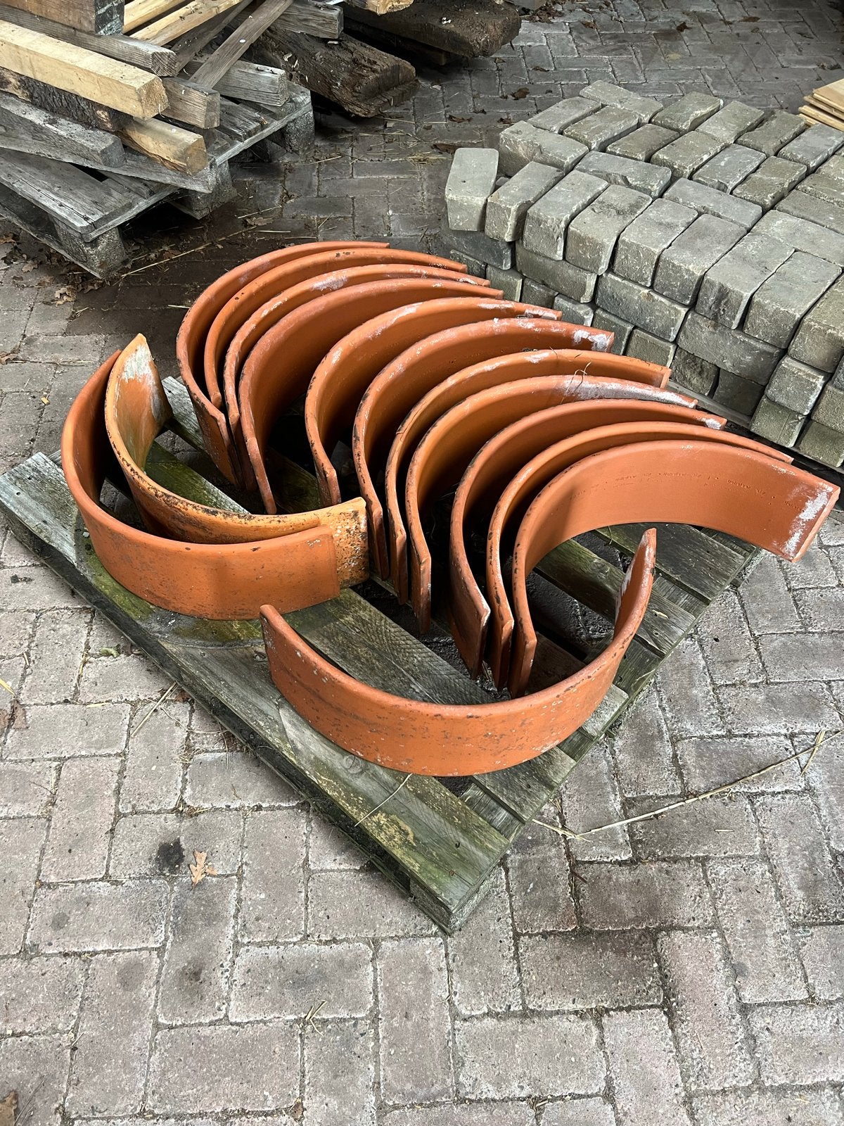 Gebruikte dakpannen - Halfronde nokvorsten, Ophalen, Gebruikt, Minder dan 5 m², Dakpannen