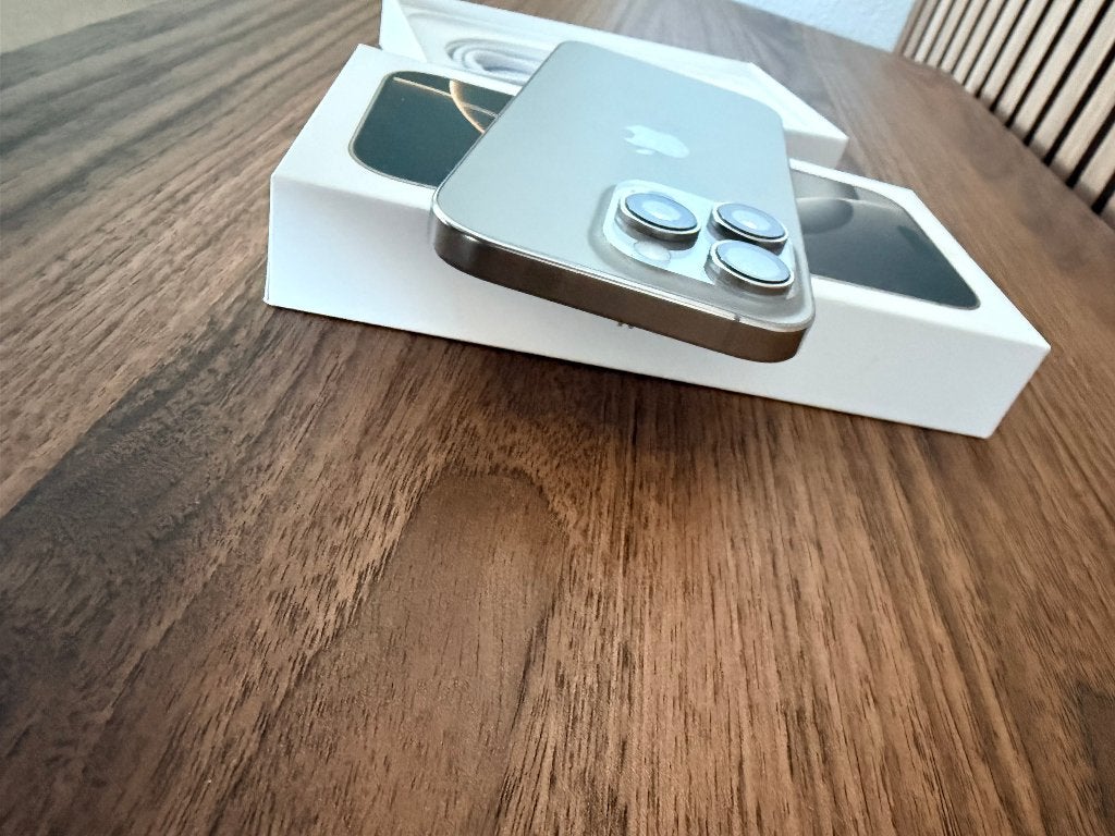 Foto 6 van iPhone 16 Pro 128GB Natural Titanium – 91% batterij