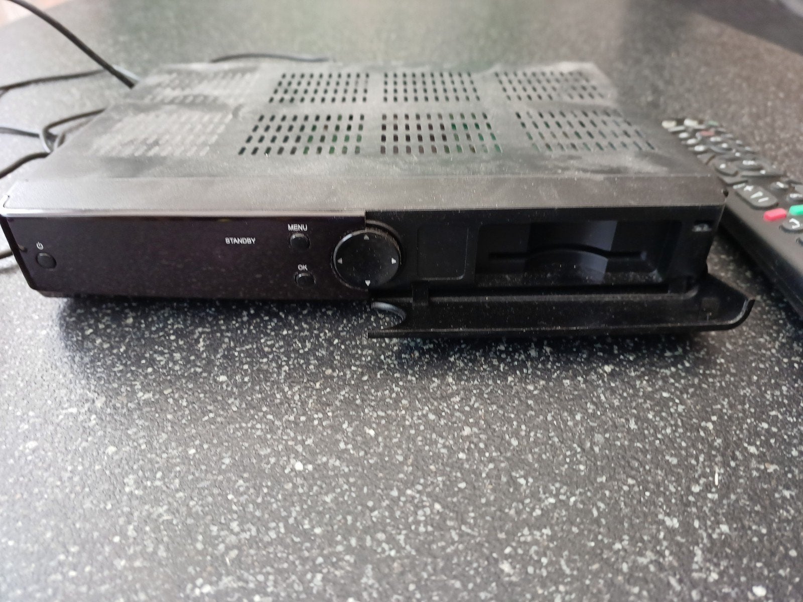 Humax Ziggo kastje inclusief afstandsbediening, Ophalen of Verzenden, Gebruikt, Decoder