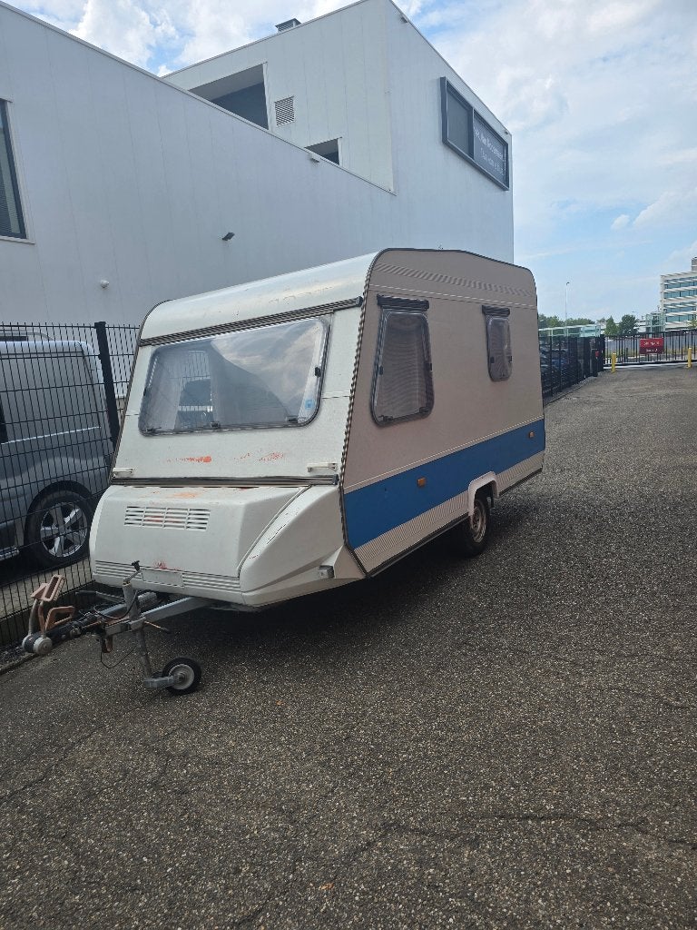 Adria Prima 400, Caravans en Kamperen, Caravans, Particulier, tot en met 3, 500 - 750 kg, Standaardzit, Adria, Omvormbare zithoek