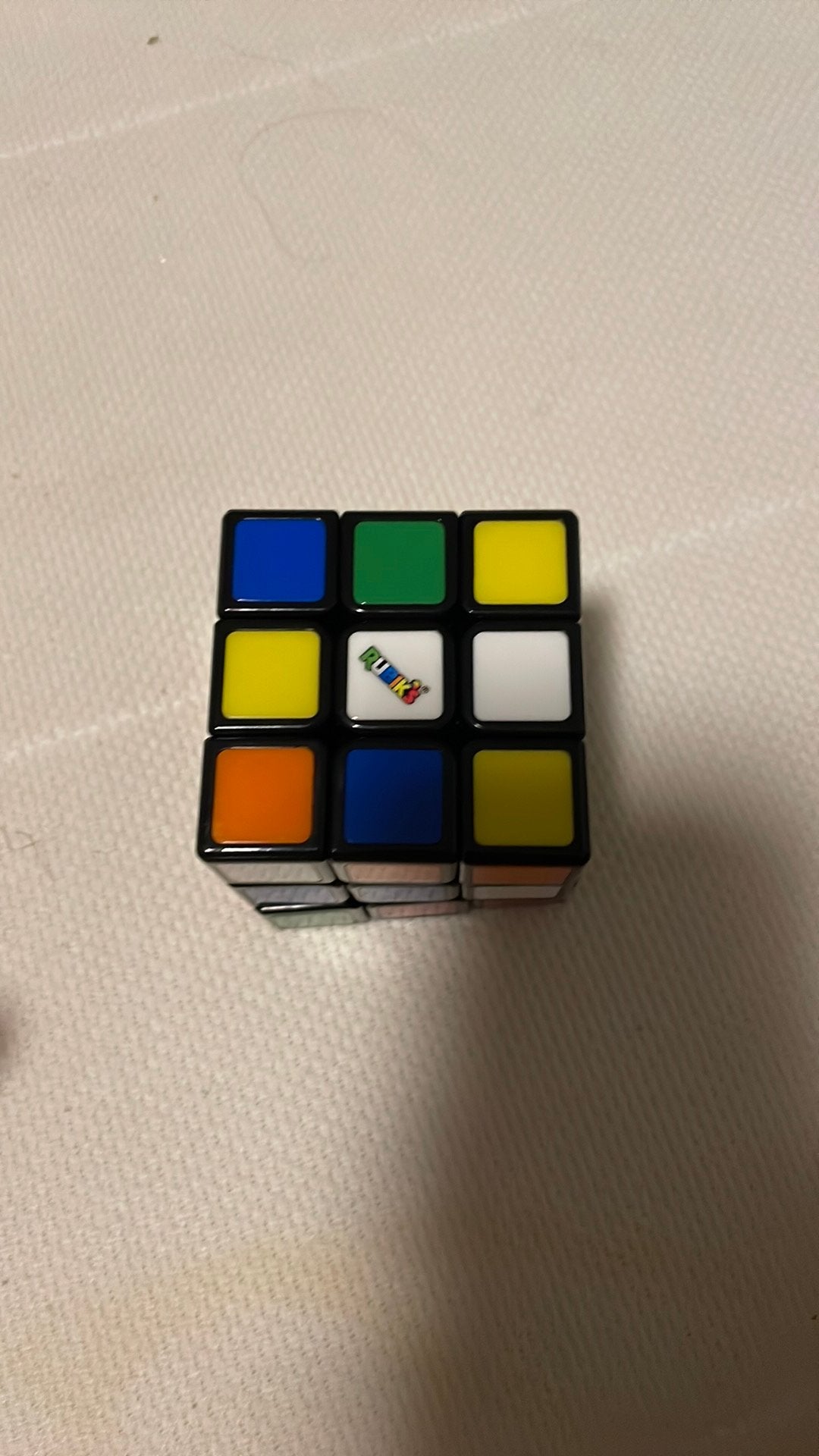 Een kleur kubus van Rubiks en de hoekjes kunnen draaien, Hobby en Vrije tijd, Denksport en Puzzels, Ophalen of Verzenden, Minder dan 500 stukjes