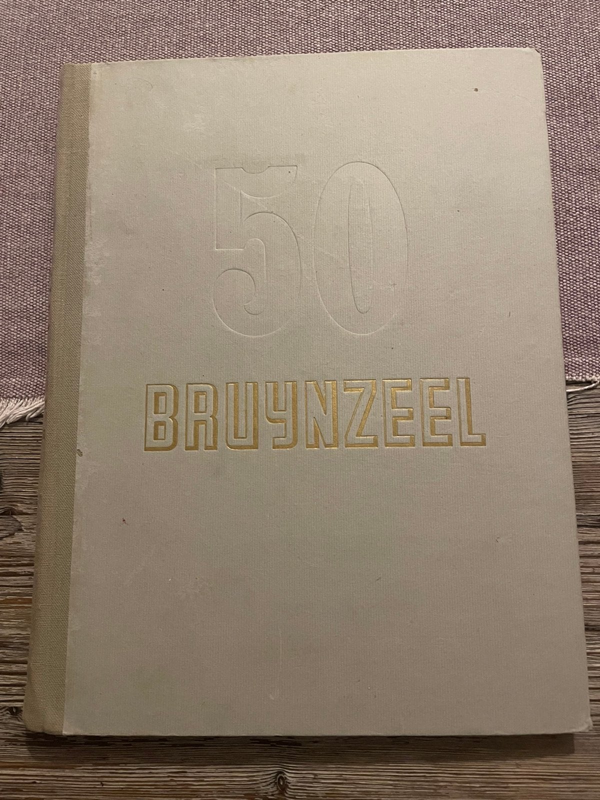 50 jaar bruynzeel - jubileumeditie boek, Ophalen of Verzenden, Gelezen