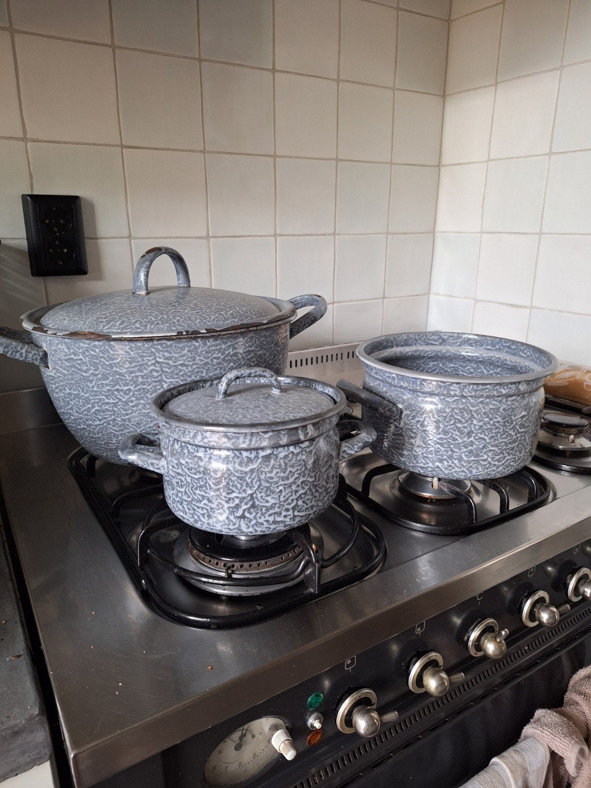Set van 3 grijsgewolkte pannen (soeppan, 2 kookpannen), Ophalen, Gebruikt, Met deksel, Pannenset