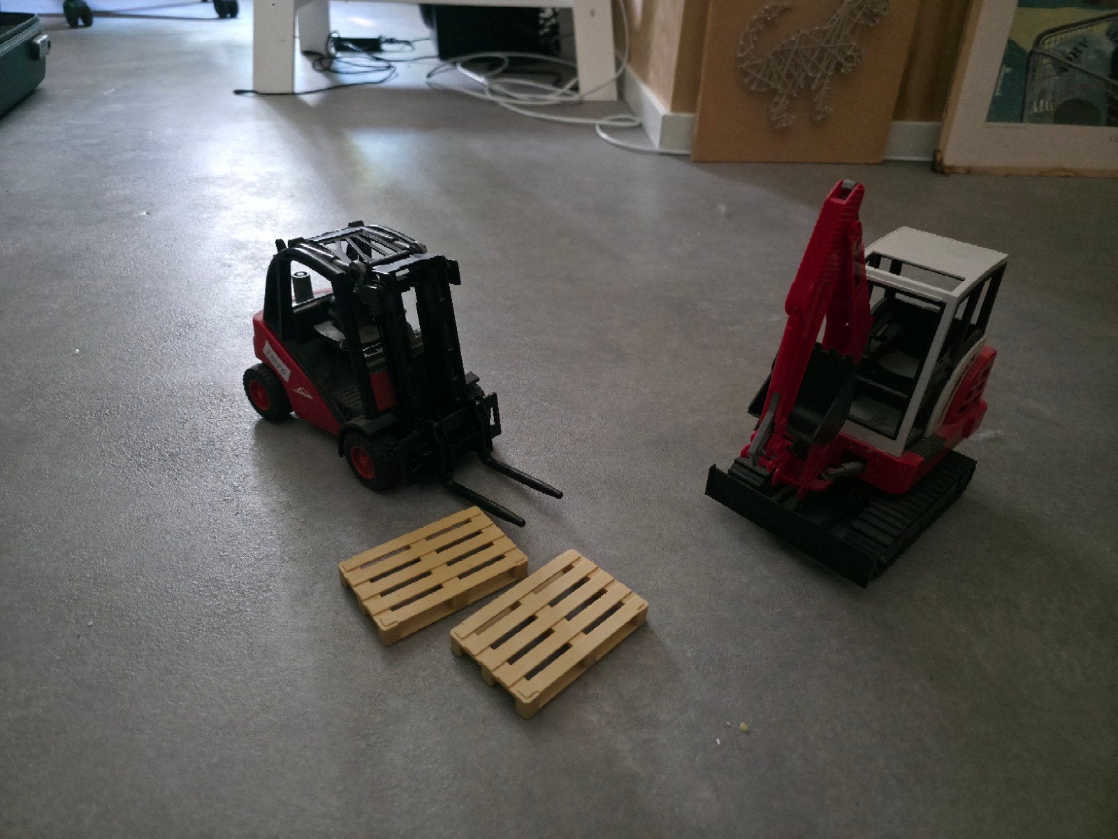bruder graafmachine en heftruck met pallets, Ophalen of Verzenden, Gebruikt