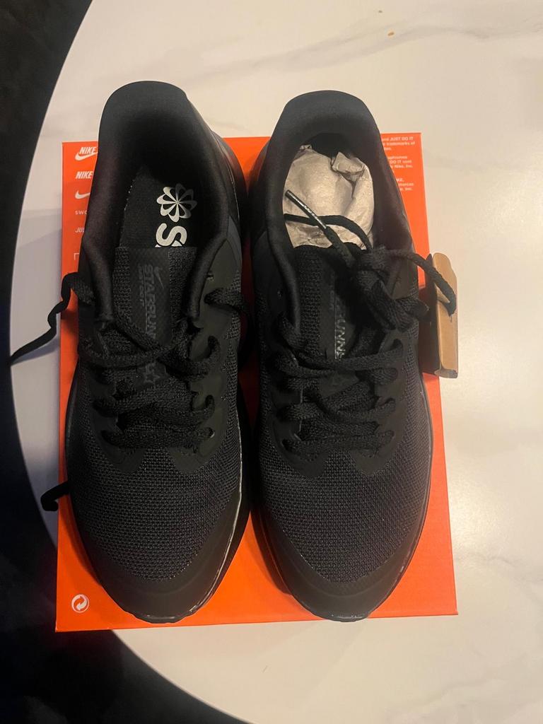 Nieuwe nike sneakers Sportschoenen Zwart - Maat 35,5, Ophalen of Verzenden, Nieuw, Zwart, Sneakers of Gympen