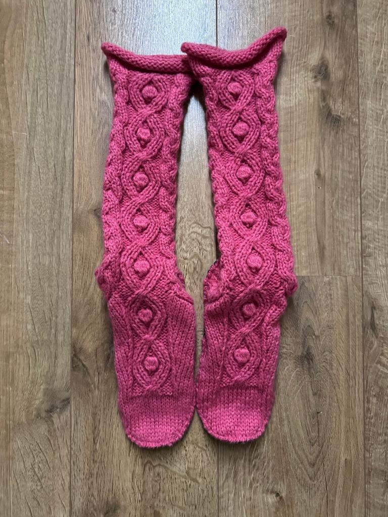 Gebreide slof - roze - maat 39 - nieuw en sokken, Ophalen of Verzenden, Nieuw, Roze, Sokken en Kniesokken