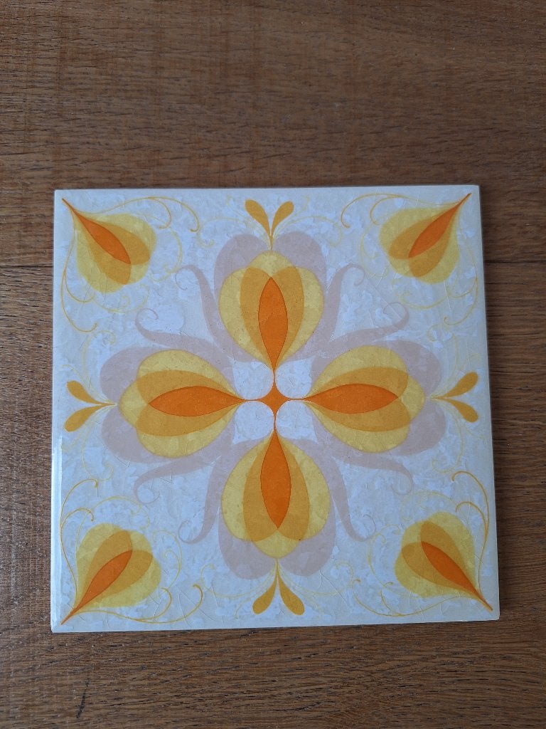 Vintage jaren '60 tegels oranje en wit, bloemmotief, Ophalen, Nieuw, Minder dan 20 cm, Minder dan 20 cm