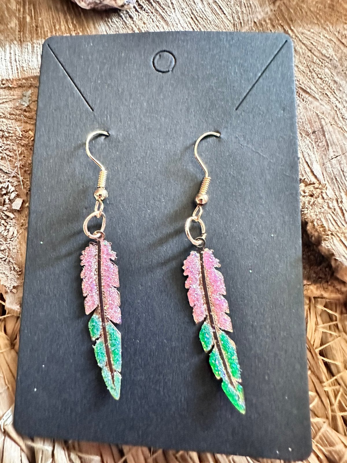 Boho oorbellen / veren / roze - groen / nieuw, Ophalen of Verzenden, Nieuw, Overige materialen