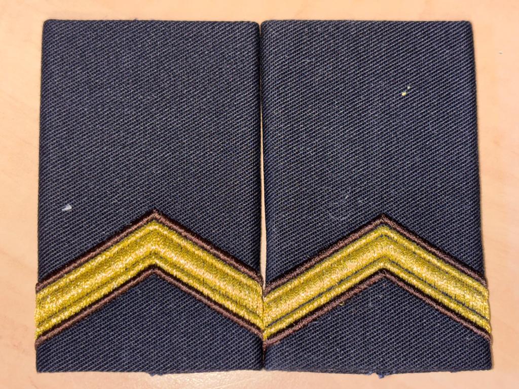 Set rangen sergeant geneeskundige dienst, Verzamelen, Militaria | Algemeen, Ophalen of Verzenden, Landmacht, Nederland, Embleem of Badge