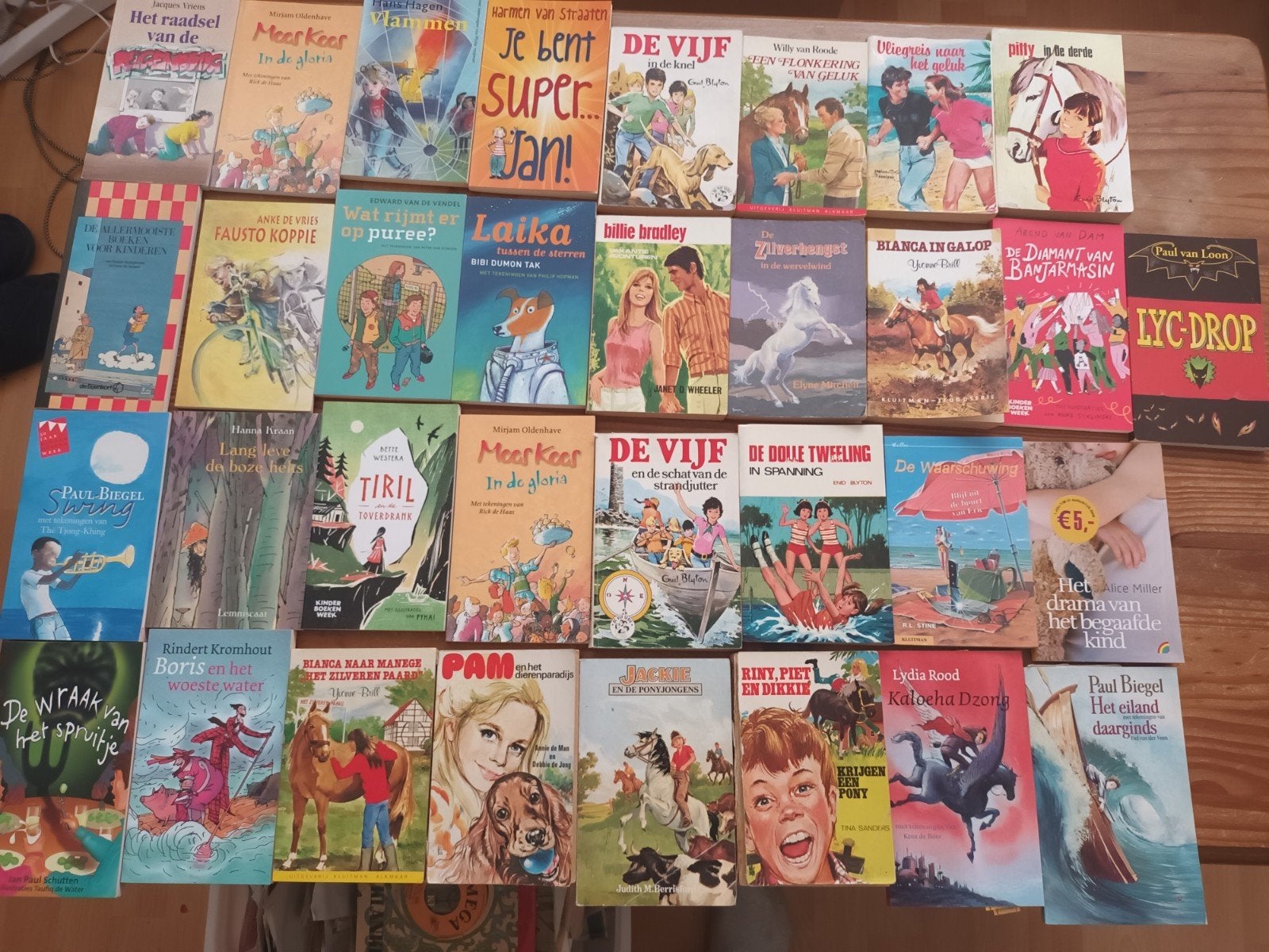 Paryij  kinderboeken - diverse titels en genres, Ophalen