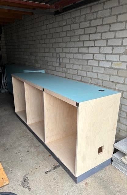 Twee op maat gemaakte kasten voor winkel; opbergruimte, Ophalen, Zo goed als nieuw