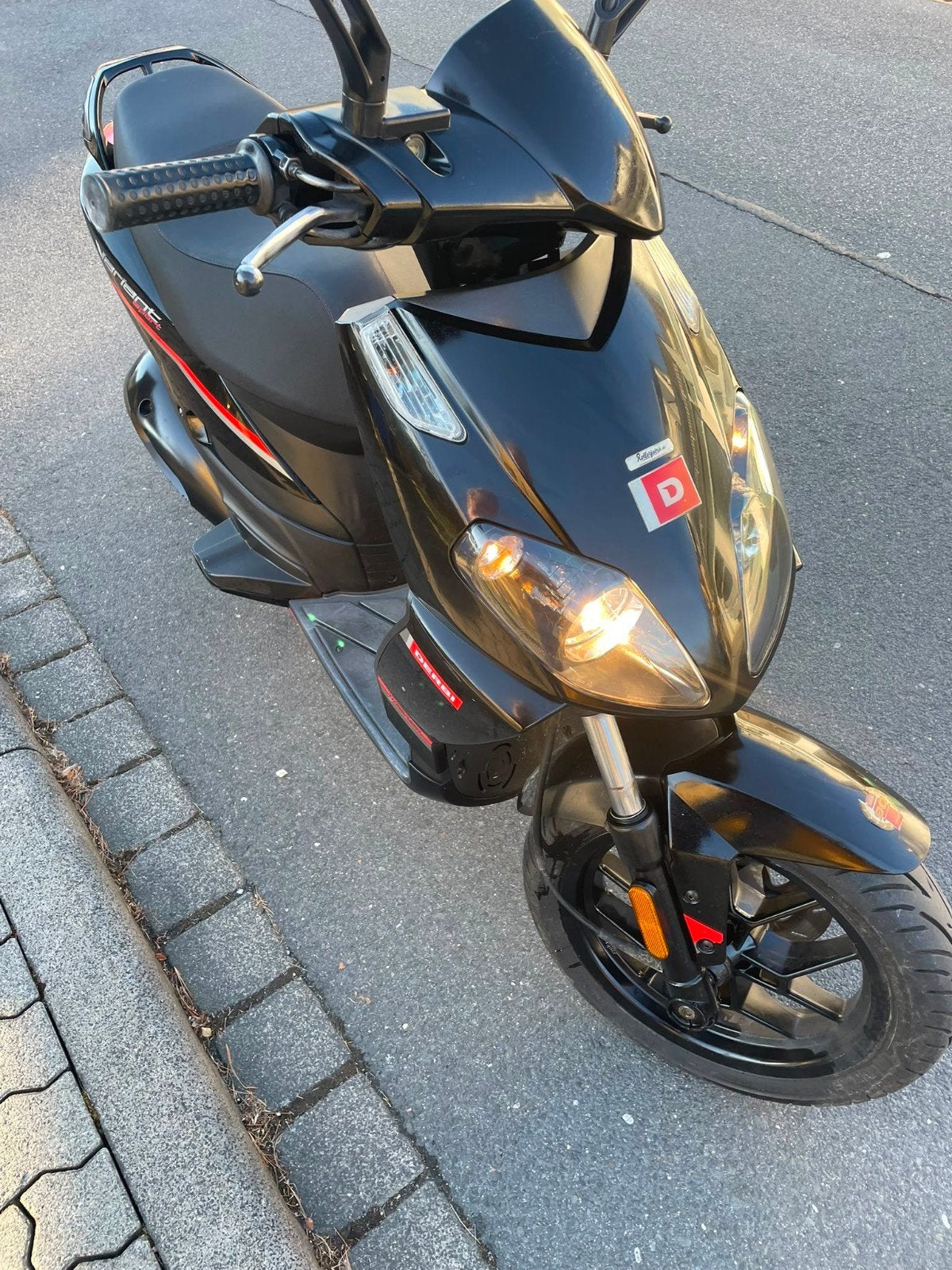 Derbi variant 125cc 4t     ( aprilia  sportcity ) 2016 duits, Ophalen, Benzine