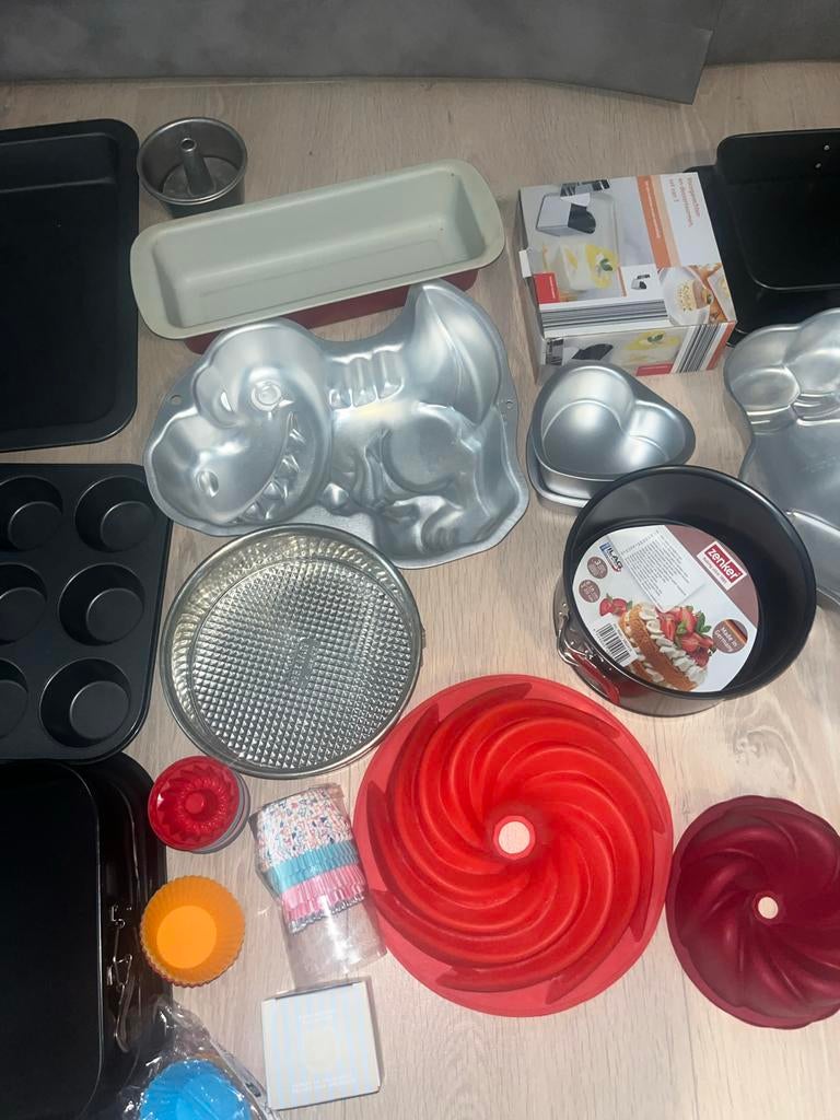 Diverse bakvormen en bakbenodigdheden - Grote set, Ophalen, Zo goed als nieuw, Taarten of Cupcakes, Bakvorm