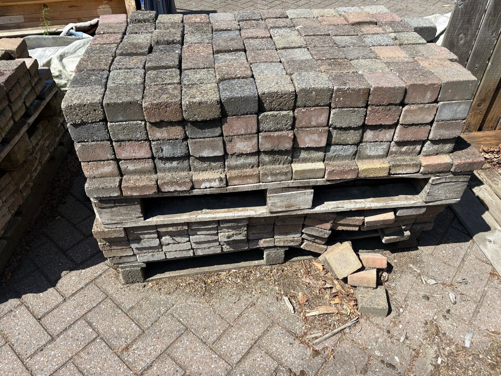 Gebruikte betonklinkers voor terras of oprit, Tuin en Terras, Tegels en Klinkers, Ophalen, Gebruikt, Klinkers, 10 m² of meer