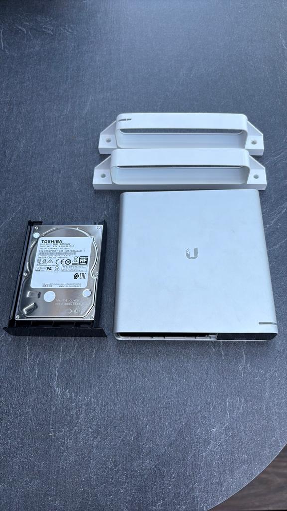 Ubiquiti UniFi Cloud Key Gen2 Plus (UCK-G2-PLUS), Ophalen of Verzenden, Zo goed als nieuw
