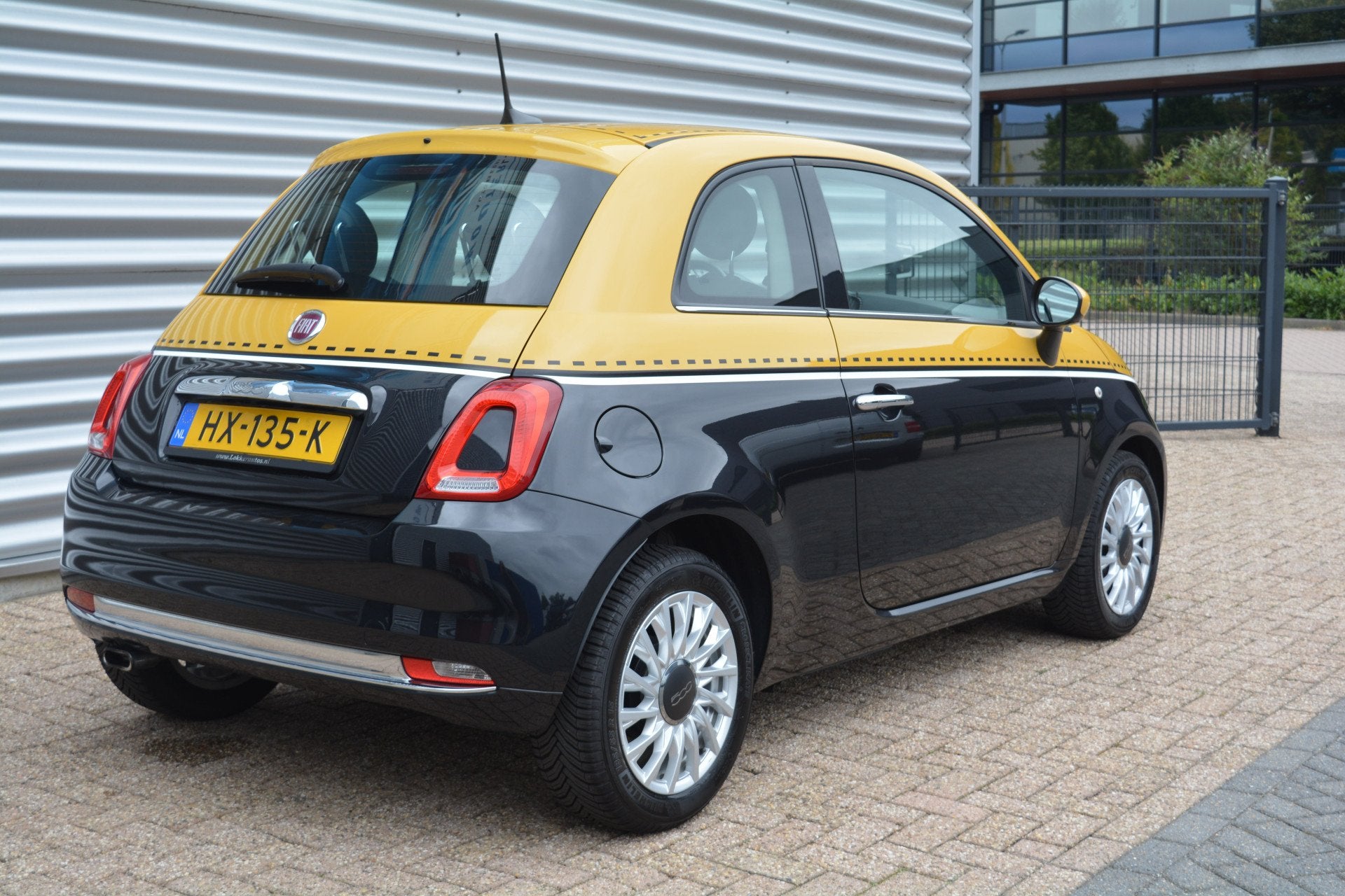 Fiat 500 0.9 TwinAir Lounge Airco/Navi/Org NL (bj 2015), Auto's, Voorwielaandrijving, Dealer onderhouden, Stof, Gebruikt